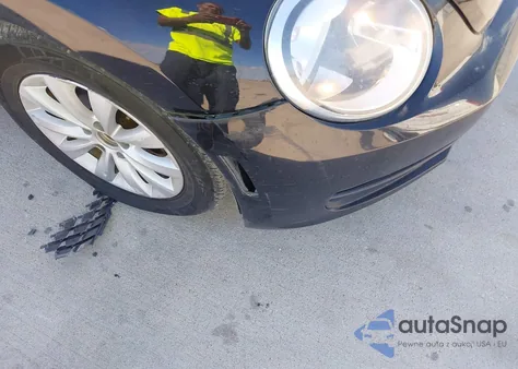 2015 Volkswagen Beetle 1.8T Fleet Edition z USA, uszkodzony, nr VIN 3VWF17AT4FM646346